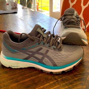ASICS GT-1000 7 running shoes size 7